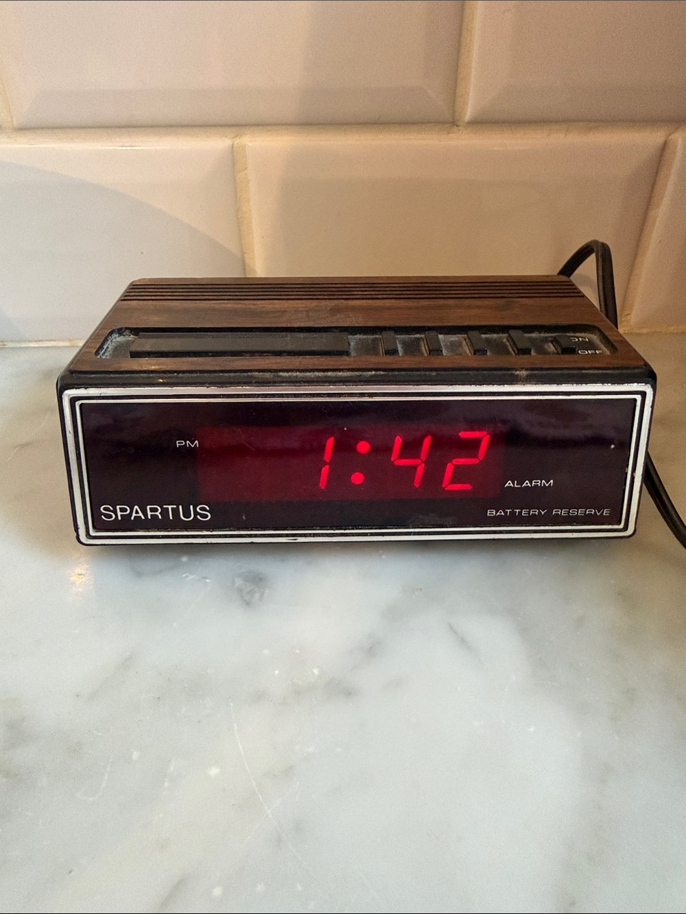 Vintage Spartus Sonic Digital Alarm Clock Model 1108 Faux Wood Grain Retro